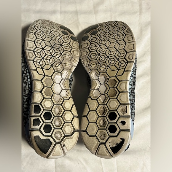 Nike Free 5.0 Running Shoes Women’s Size 8.5 Black/Gray Pattern - Picture 5 of 6
